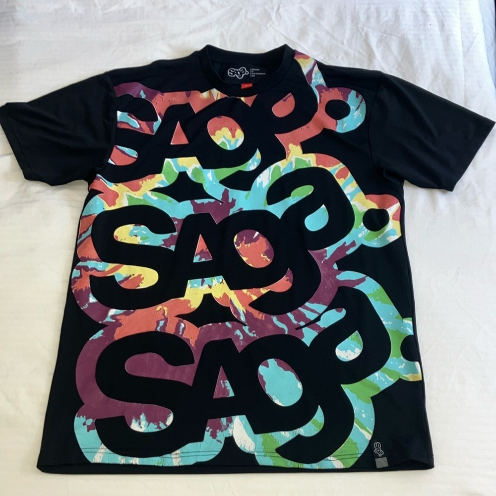 Men’s size large SAGA Black Short Sleeve Tee with Bold Pattern